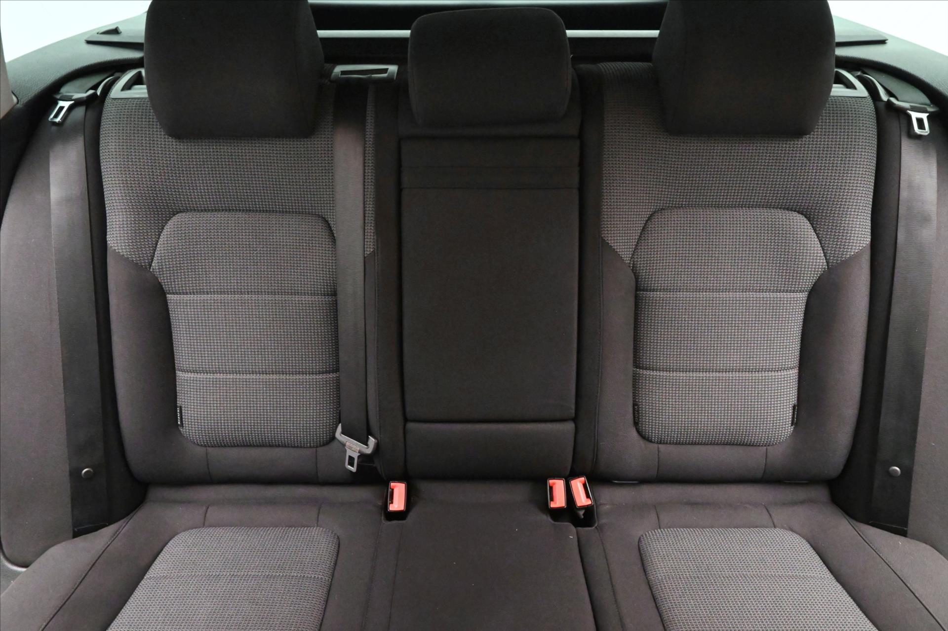 Hlavní fotografie vozu Volkswagen Passat 2,0 TDI 103kW DSG Nová STK (26)
