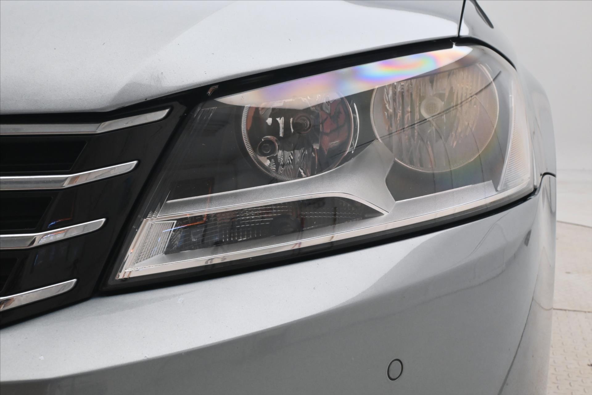 Hlavní fotografie vozu Volkswagen Passat 2,0 TDI 103kW DSG Nová STK (27)