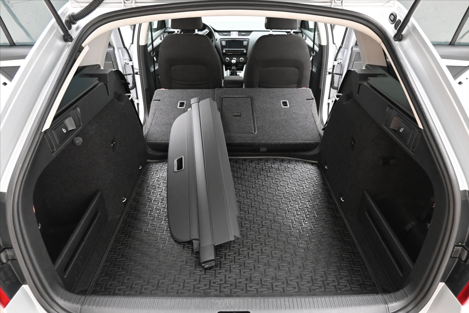 Hlavní fotografie vozu Škoda Octavia 1,6 TDI 85kW Ambition Záruka až 5 let (12)