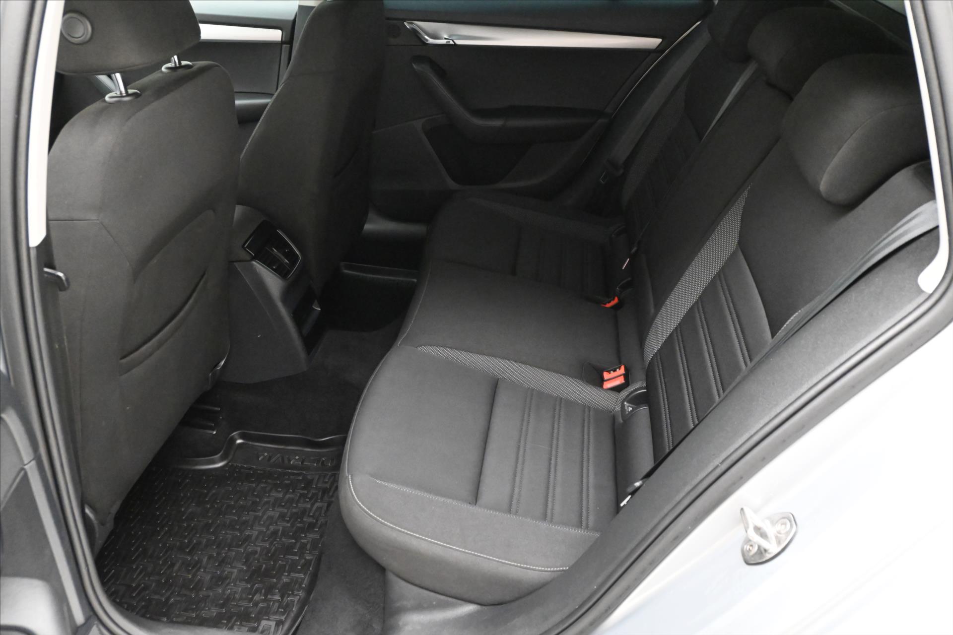 Hlavní fotografie vozu Škoda Octavia 1,6 TDI 85kW Ambition Záruka až 5 let (15)
