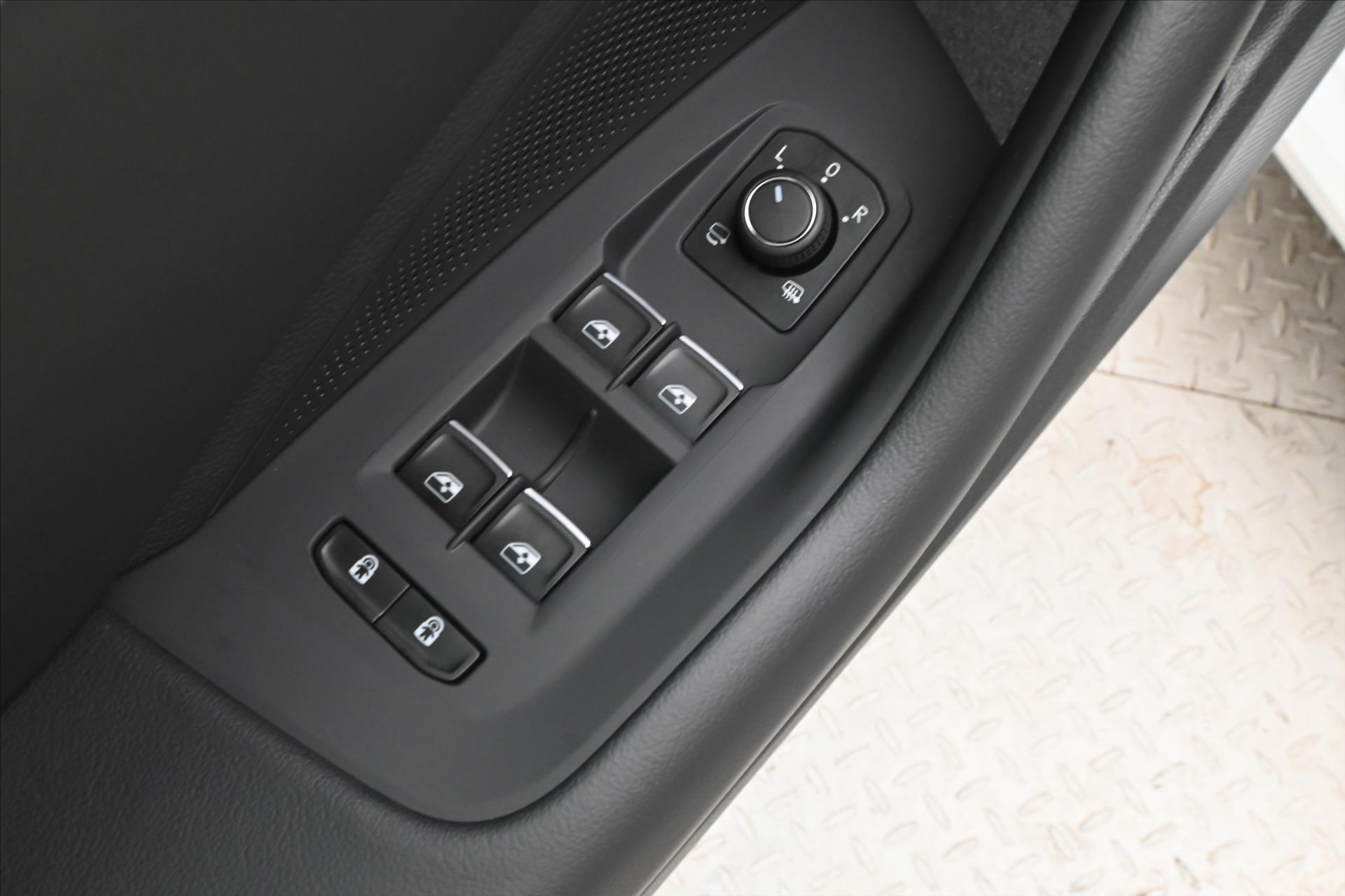 Hlavní fotografie vozu Volkswagen Passat 2,0 TDI 110 kW DSG Business Záruka až 5 let (26)