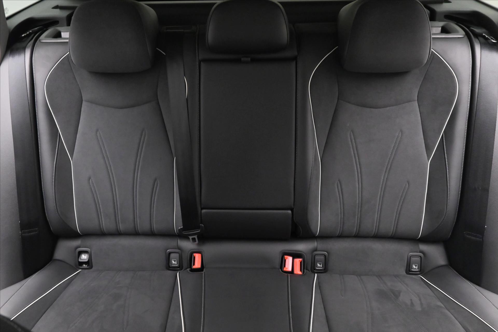 Hlavní fotografie vozu Volkswagen Passat 2,0 TDI 110 kW DSG Business Záruka až 5 let (28)
