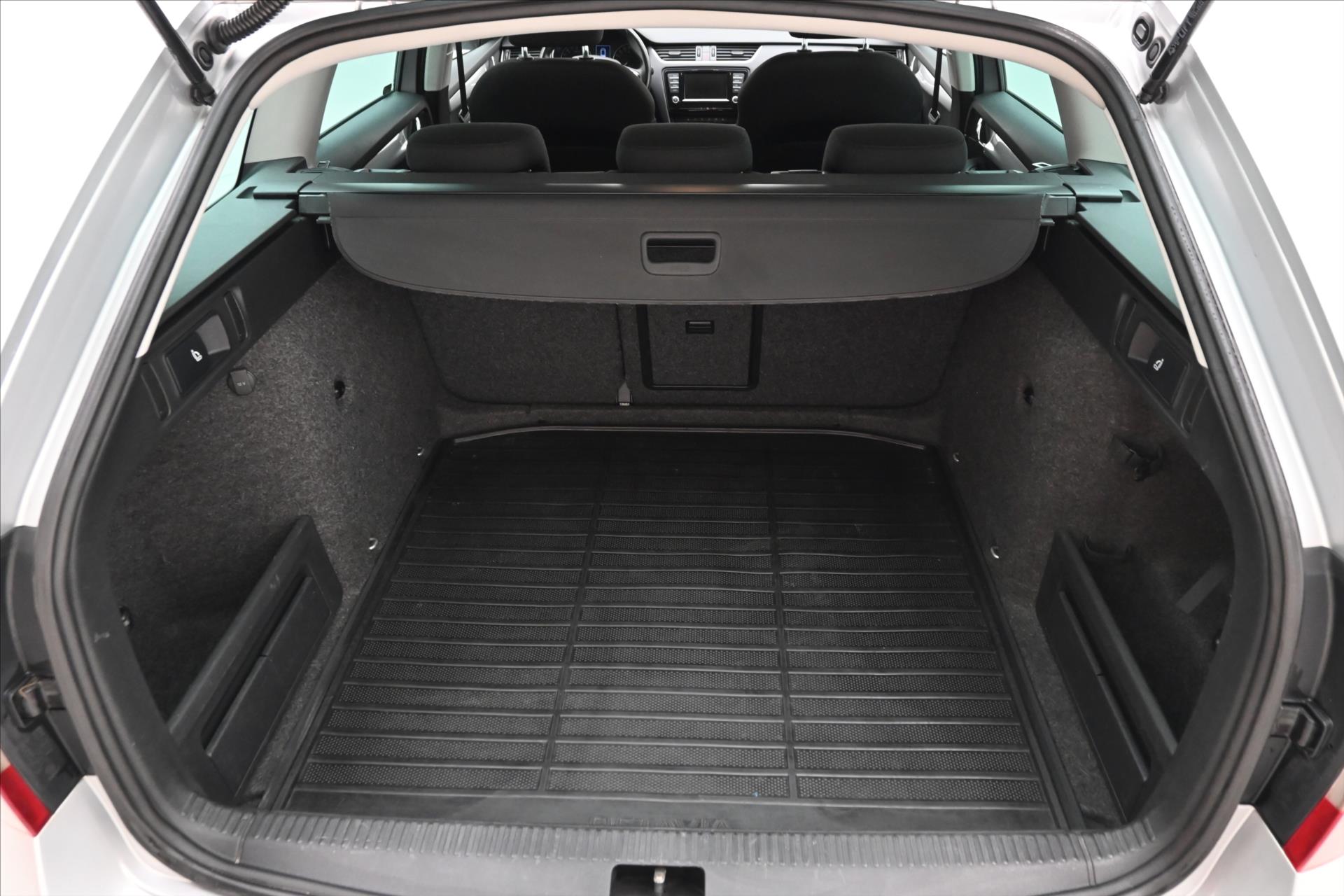 Hlavní fotografie vozu Škoda Octavia 1,6 TDI 81kW plně pojízdné na ND (10)