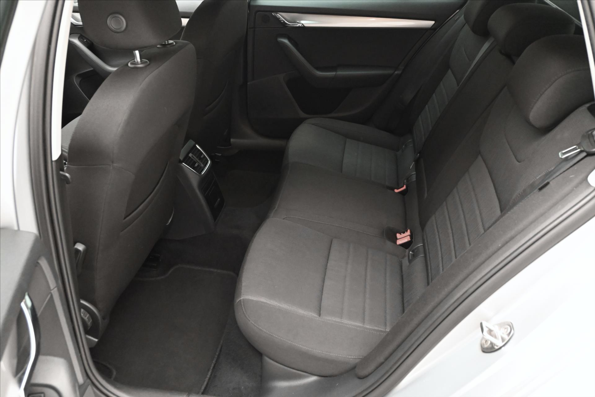 Hlavní fotografie vozu Škoda Octavia 1,6 TDI 81kW plně pojízdné na ND (14)