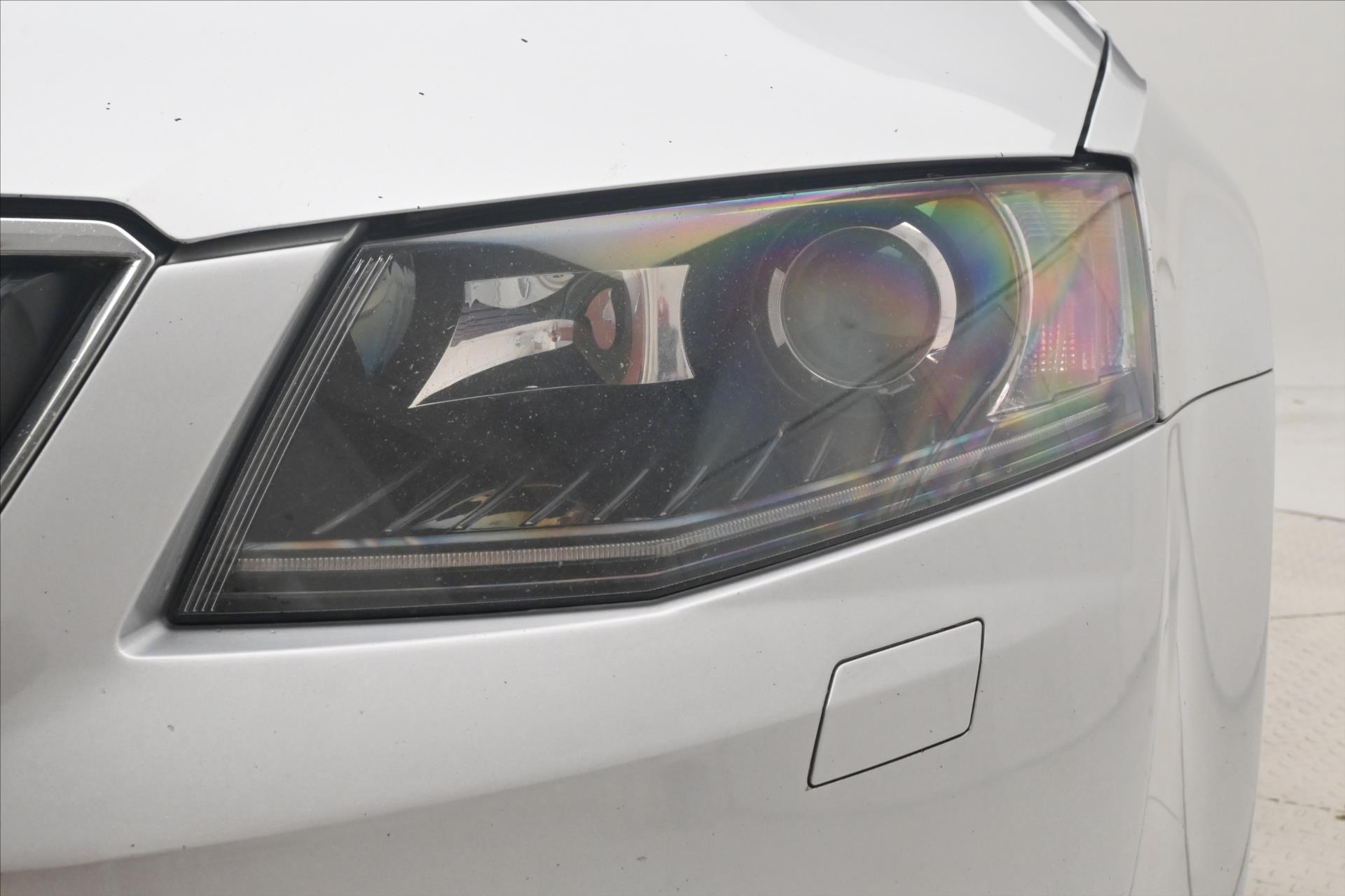 Hlavní fotografie vozu Škoda Octavia 1,6 TDI 81kW plně pojízdné na ND (28)