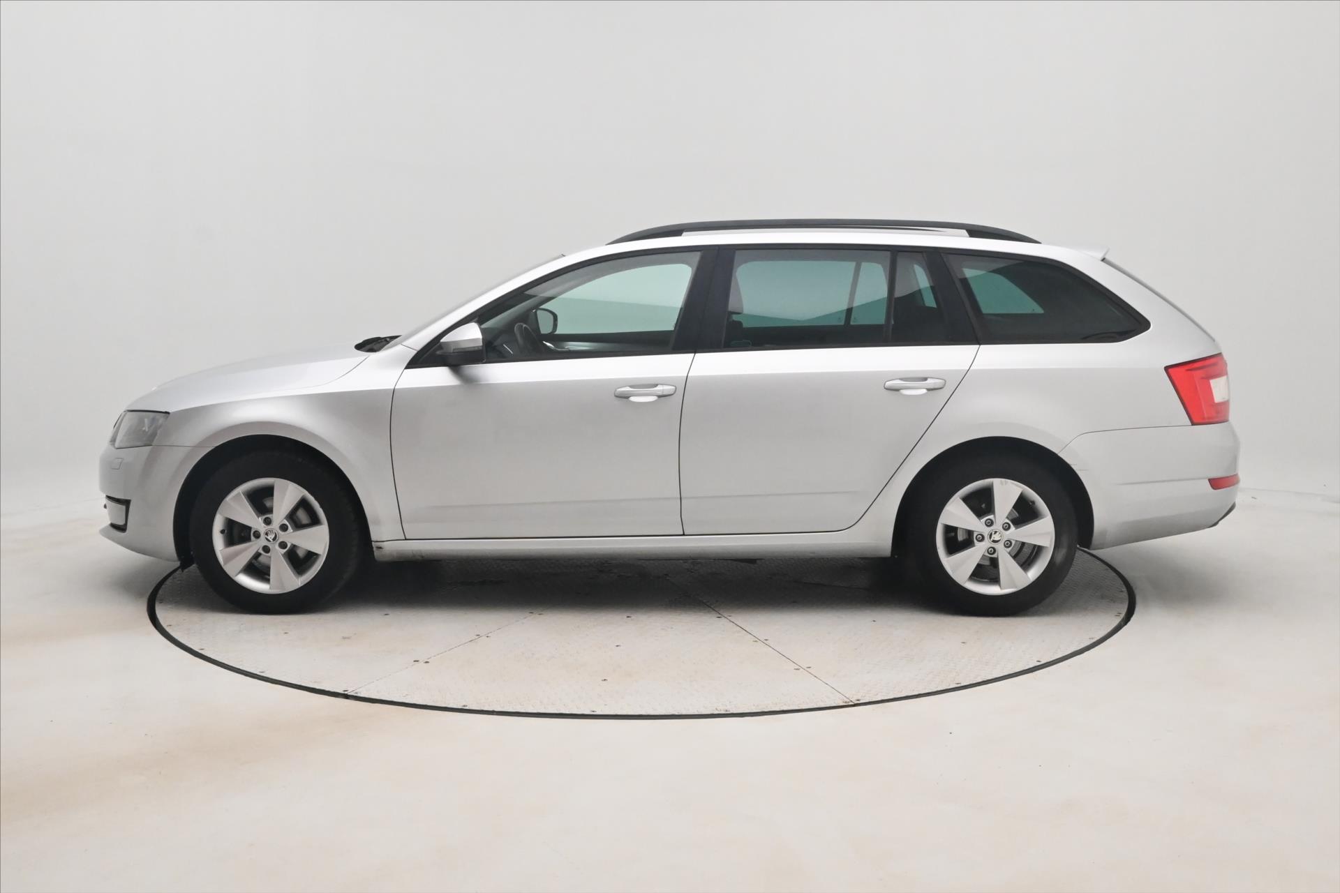 Main photo of the car Skoda Octavia 1.6 TDI 81kW towing new MOT (8)