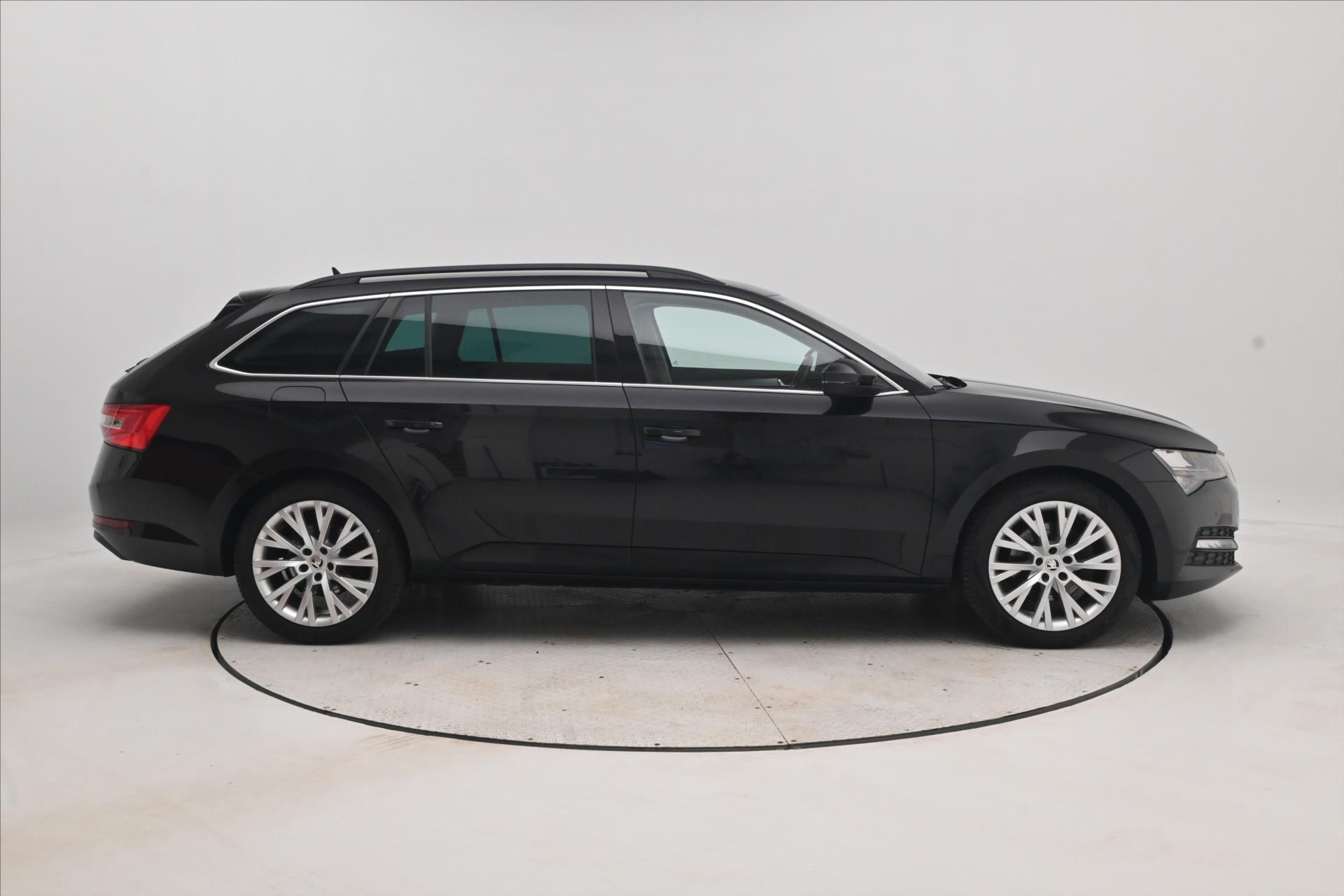 Hlavní fotografie vozu Škoda Superb 2,0 TDI 147 kW DSG 4x4 Ambition Záruka až 5 let (4)