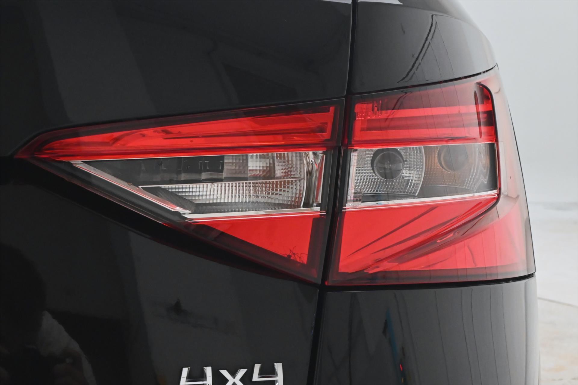 Hlavní fotografie vozu Škoda Superb 2,0 TDI 147 kW DSG 4x4 NEZ.TOPENÍ Záruka až 5 let (29)