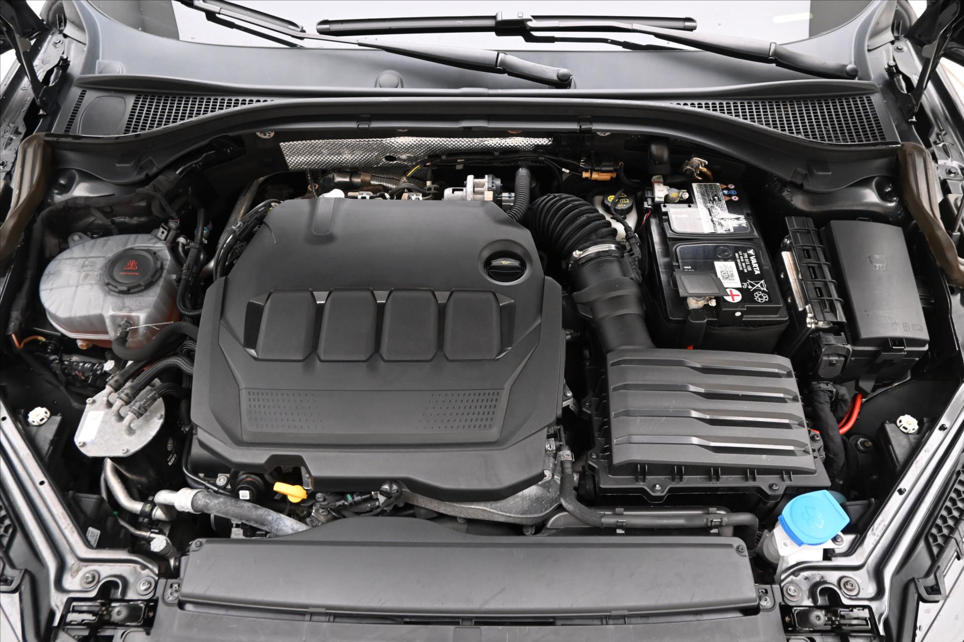 Hlavní fotografie vozu Škoda Superb 2,0 TDI 147 kW DSG 4x4 NEZ.TOPENÍ Záruka až 5 let (9)