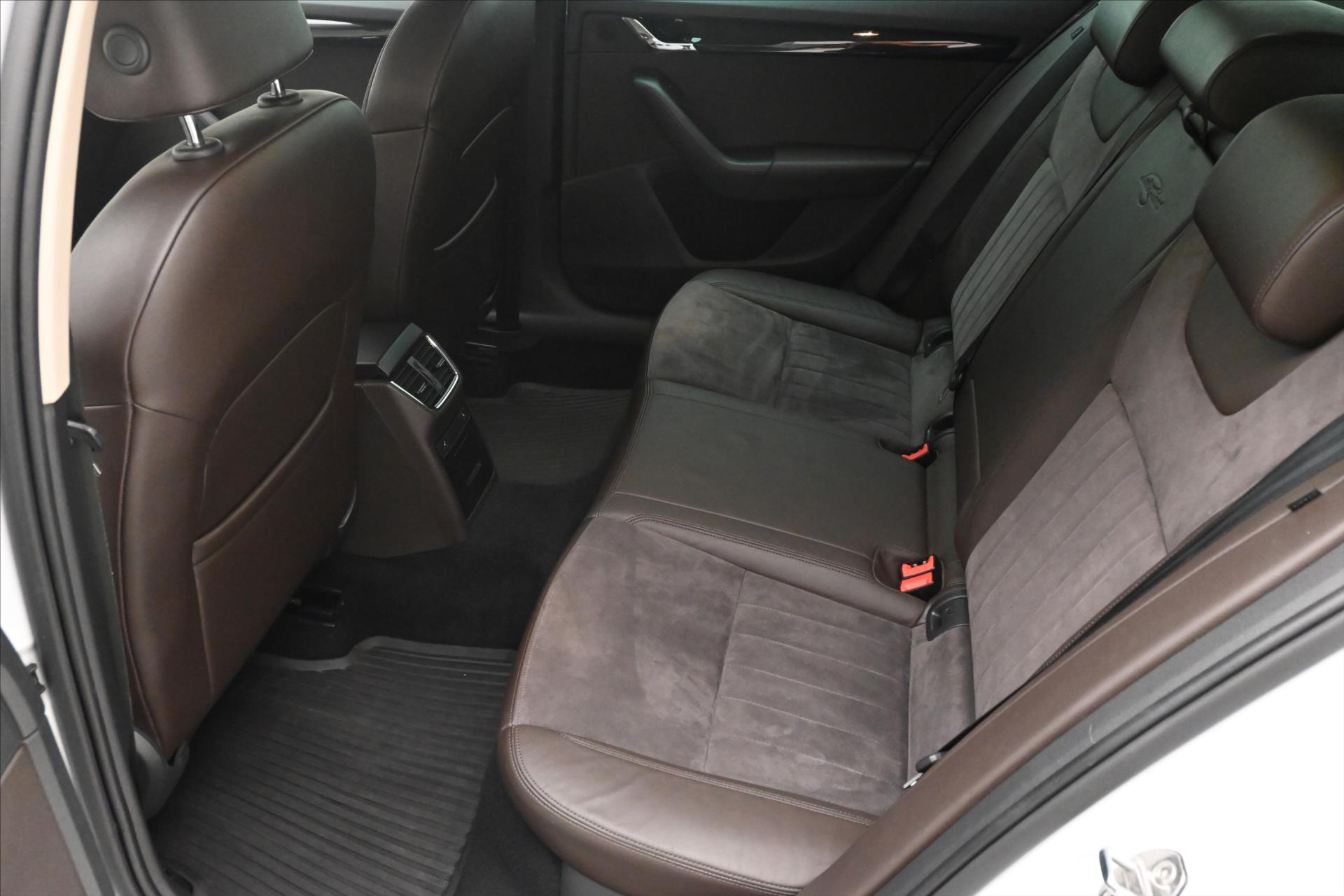 Main photo of the car Skoda Octavia 2.0 TDI 135kW L&K DSG 4x4 Warranty up to 5 years (14)