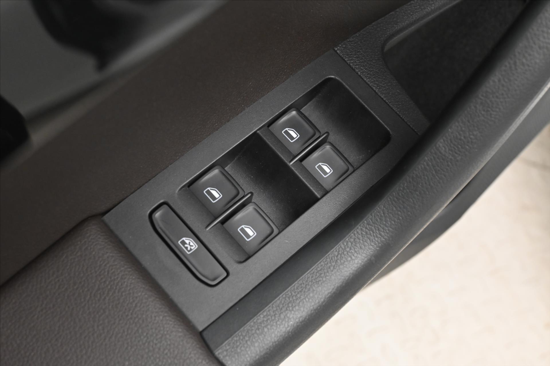 Hlavní fotografie vozu Škoda Octavia 2,0 TDI 135kW L&K DSG 4x4 Záruka až 5 let (26)