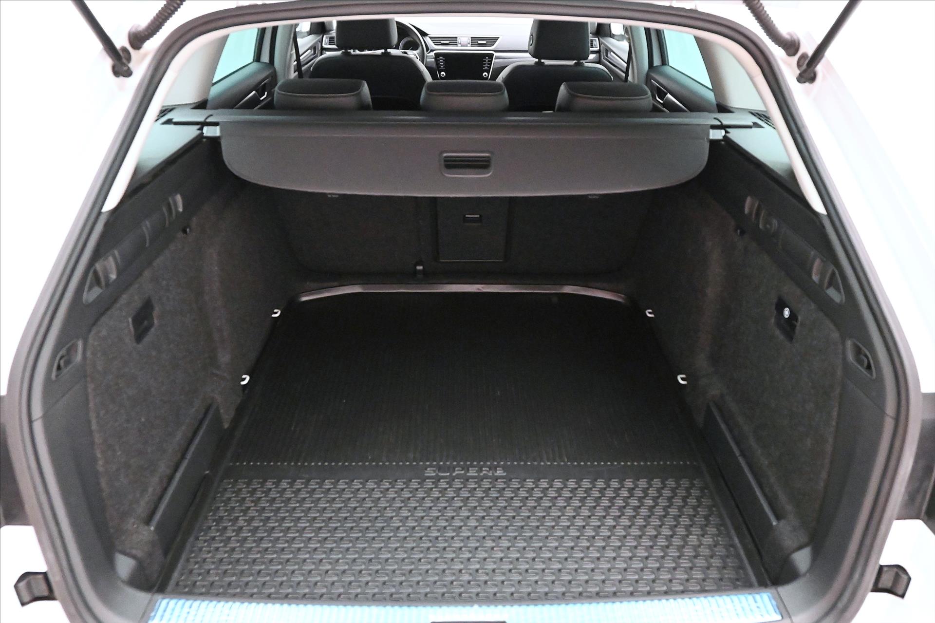 Hlavní fotografie vozu Škoda Superb 2,0 TDI 147 kW DSG 4x4 Style Záruka až 5 let (10)