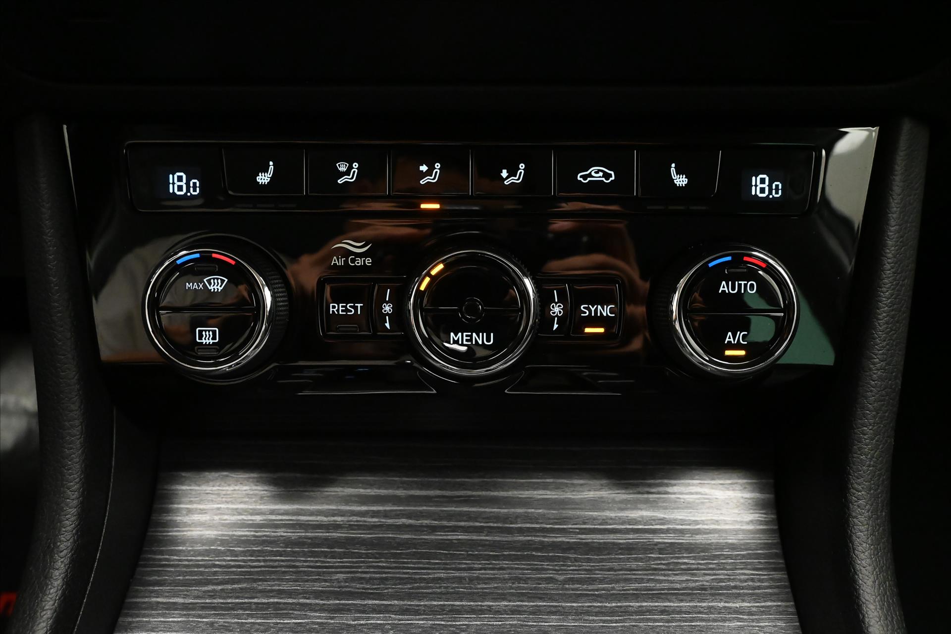 Hlavní fotografie vozu Škoda Superb 2,0 TDI 147 kW DSG 4x4 Style Záruka až 5 let (21)