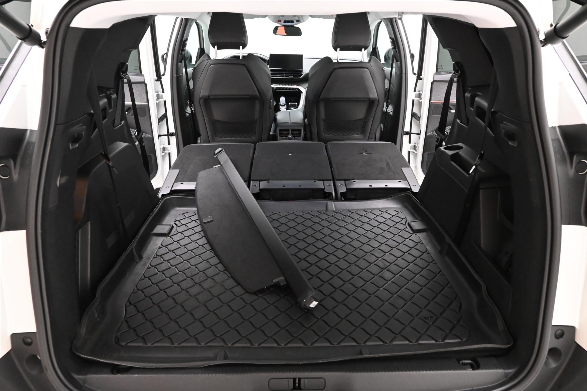 Main photo of the car Peugeot 5008 1,5 HDI 96 kW EAT8 7Míst ALLURE Záruka až 5 let (11)