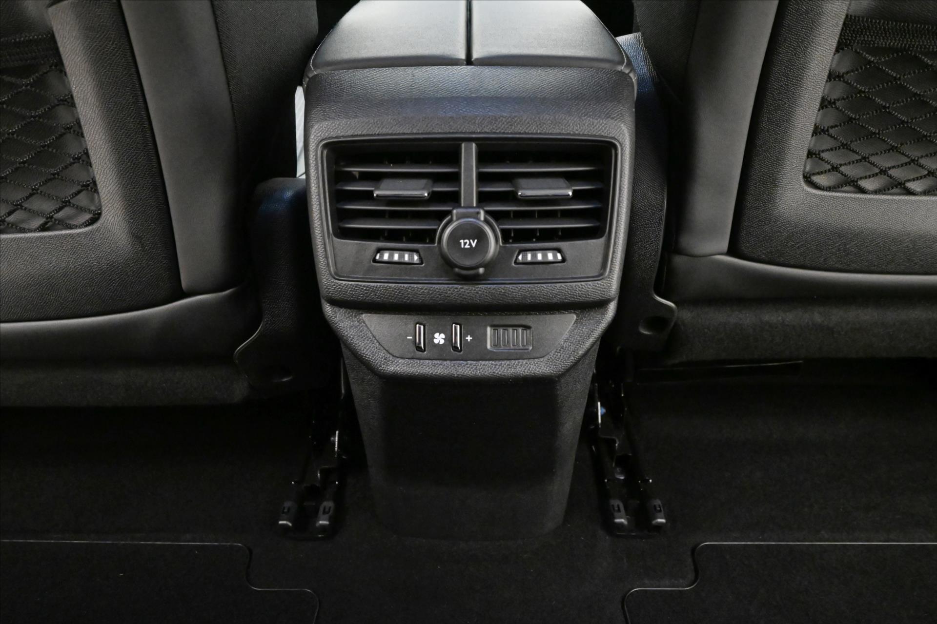 Main photo of the car Peugeot 5008 1,5 HDI 96 kW EAT8 7Míst ALLURE Záruka až 5 let (23)