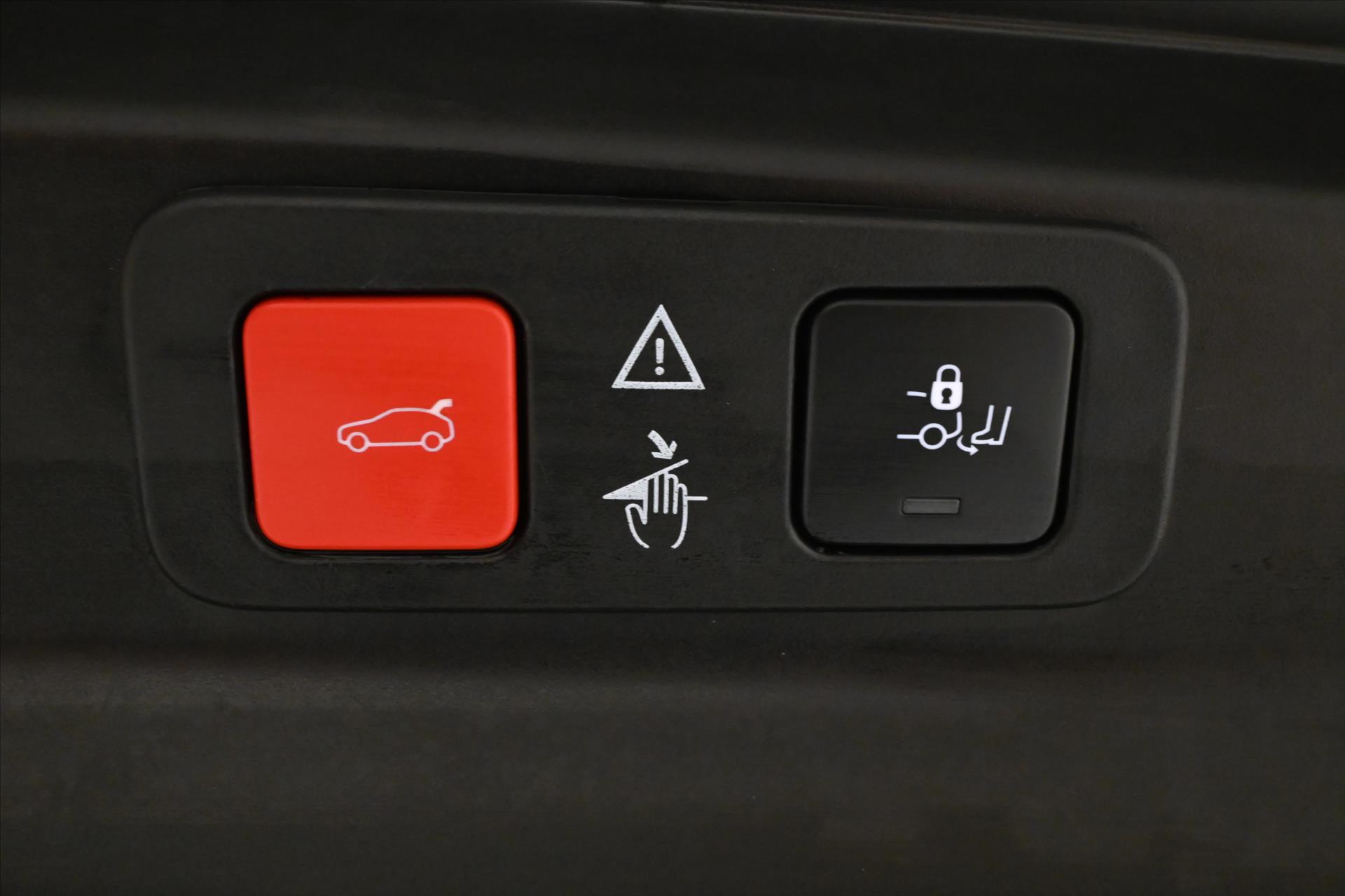 Main photo of the car Peugeot 5008 1,5 HDI 96 kW EAT8 7Míst ALLURE Záruka až 5 let (29)