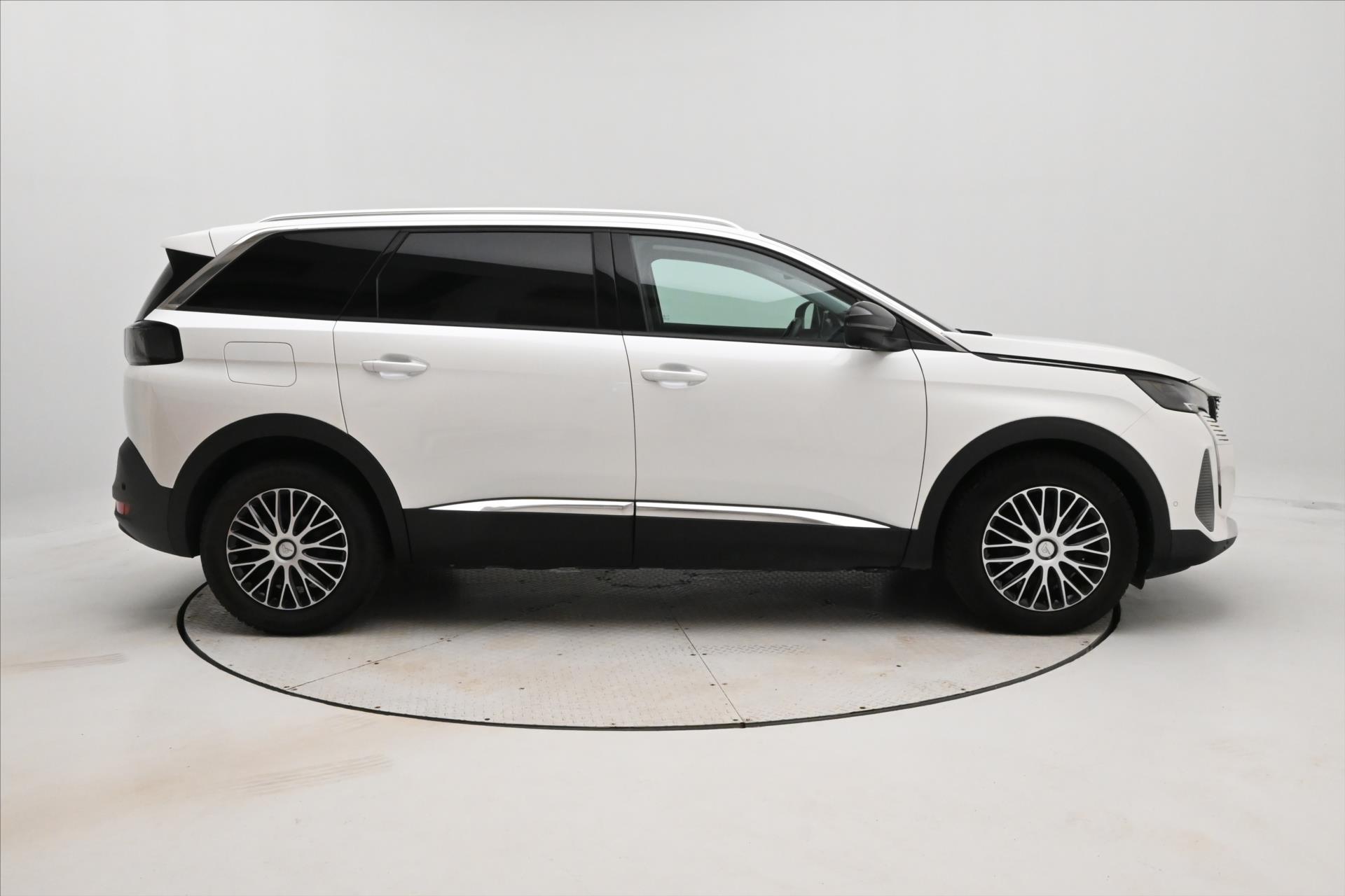 Main photo of the car Peugeot 5008 1,5 HDI 96 kW EAT8 7Míst ALLURE Záruka až 5 let (4)