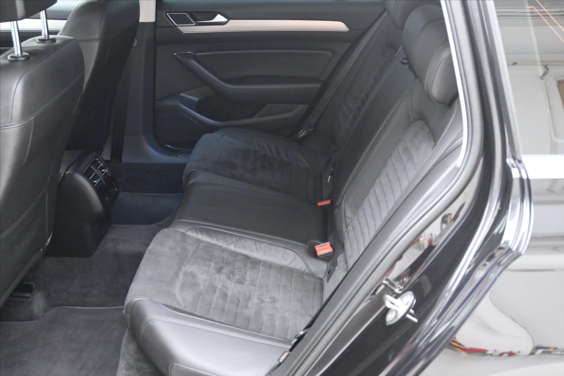 Hlavní fotografie vozu Volkswagen Passat 2,0 TDI 110 kW Highline Záruka až 5 let (14)
