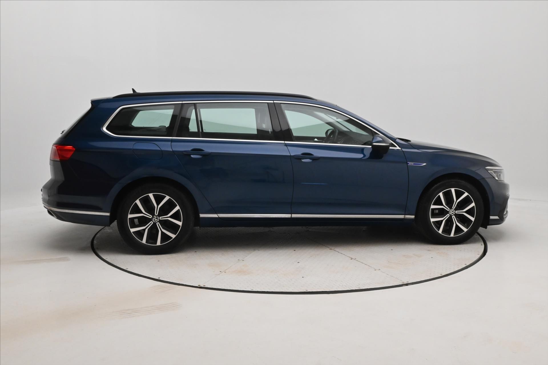 Main photo of the car Volkswagen Passat 1.4 GTE TSI 160 kW DSG SoH 92% Warranty up to 5 years (5)