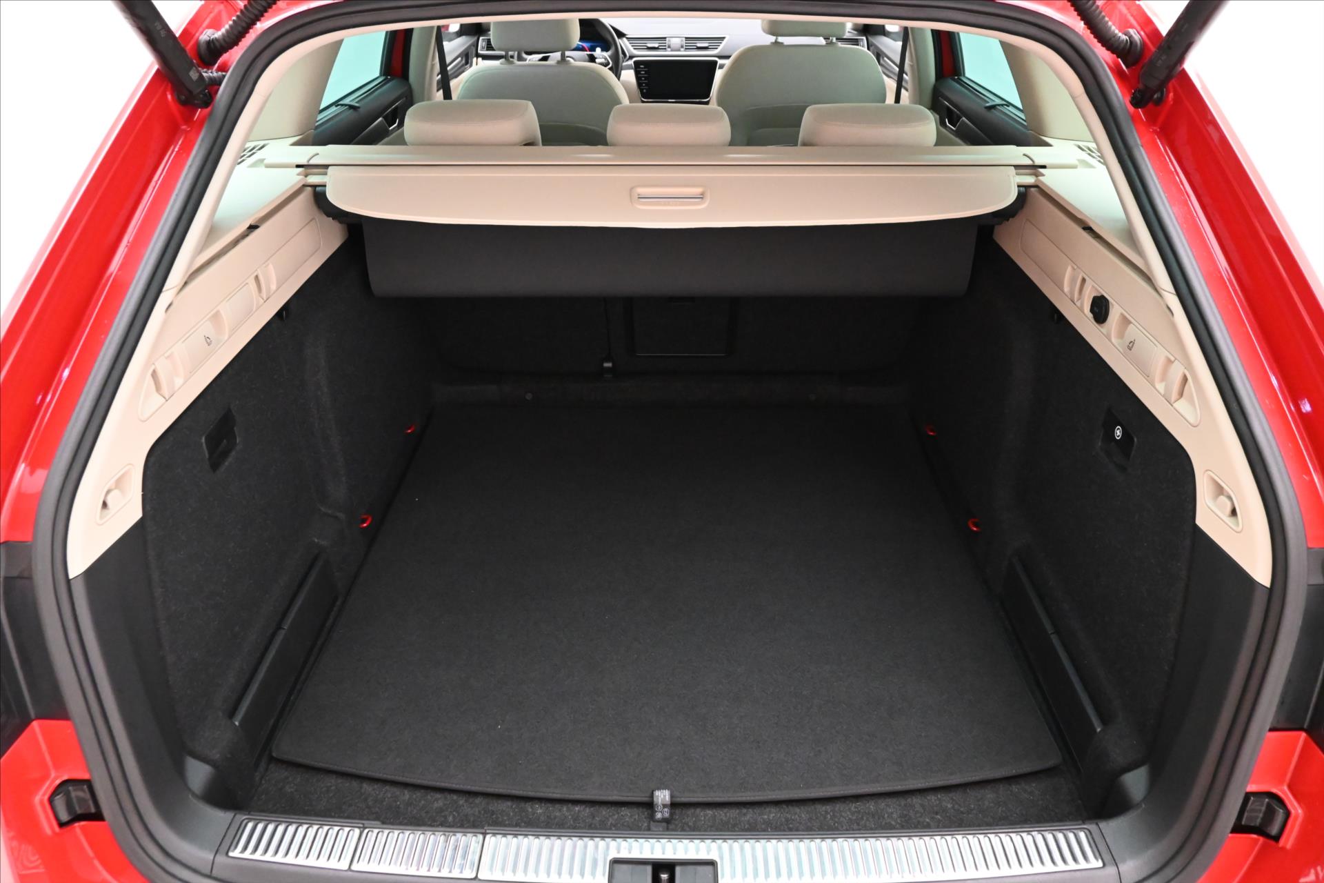 Hlavní fotografie vozu Škoda Superb 2,0 TDI 110kW Style DSG Záruka až 5 let (10)