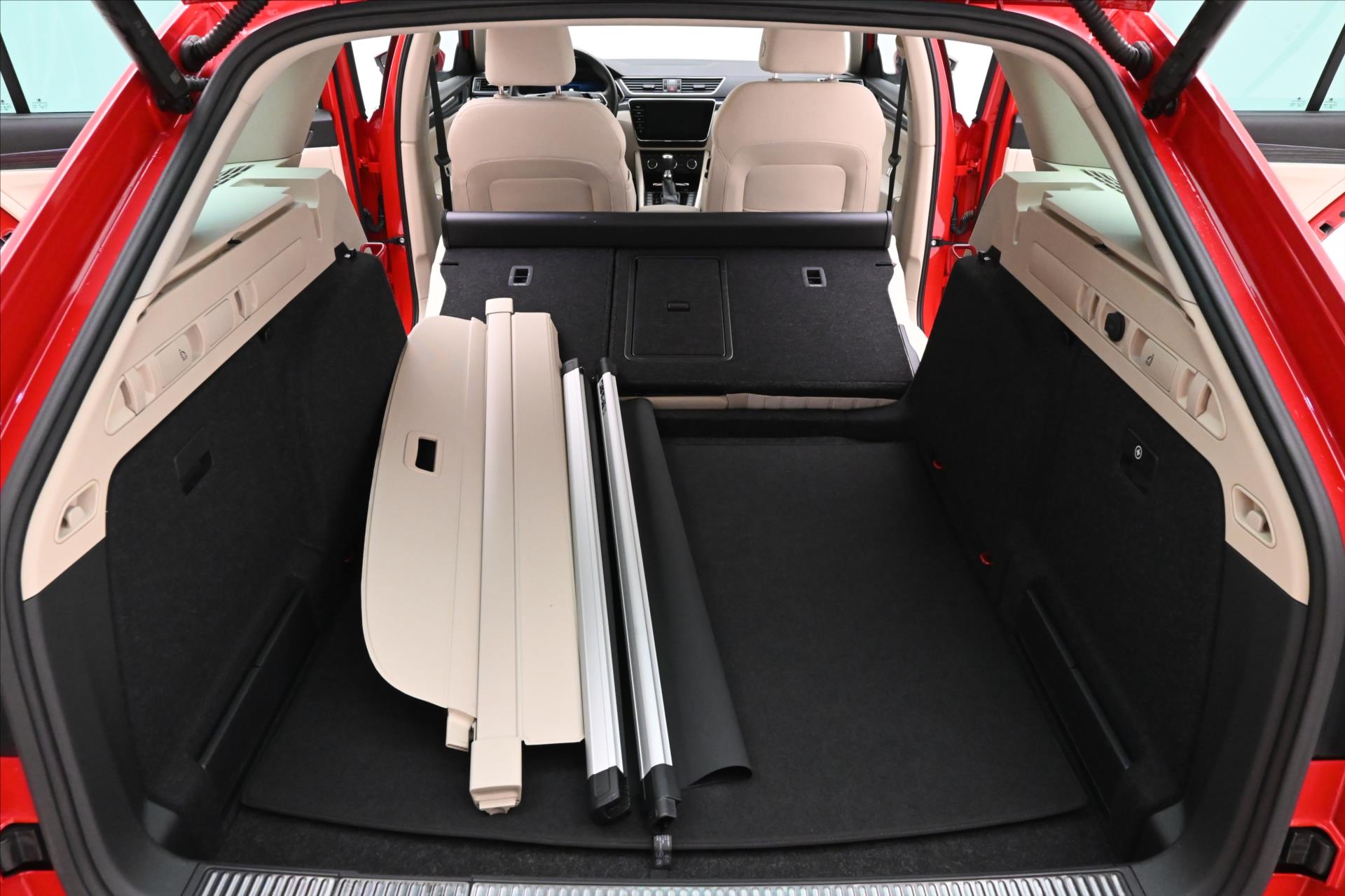 Hlavní fotografie vozu Škoda Superb 2,0 TDI 110kW Style DSG Záruka až 5 let (11)