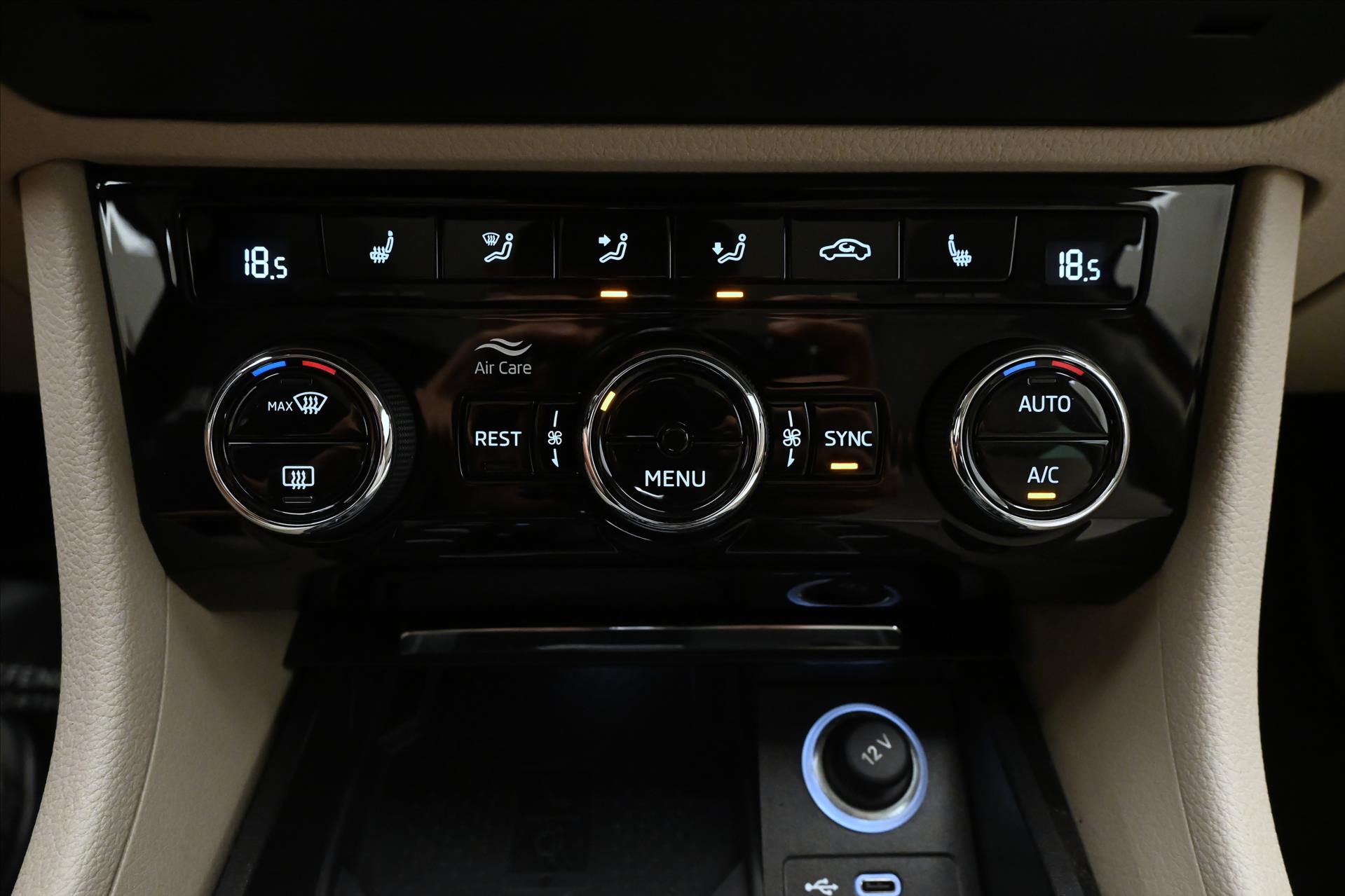 Hlavní fotografie vozu Škoda Superb 2,0 TDI 110kW Style DSG Záruka až 5 let (21)