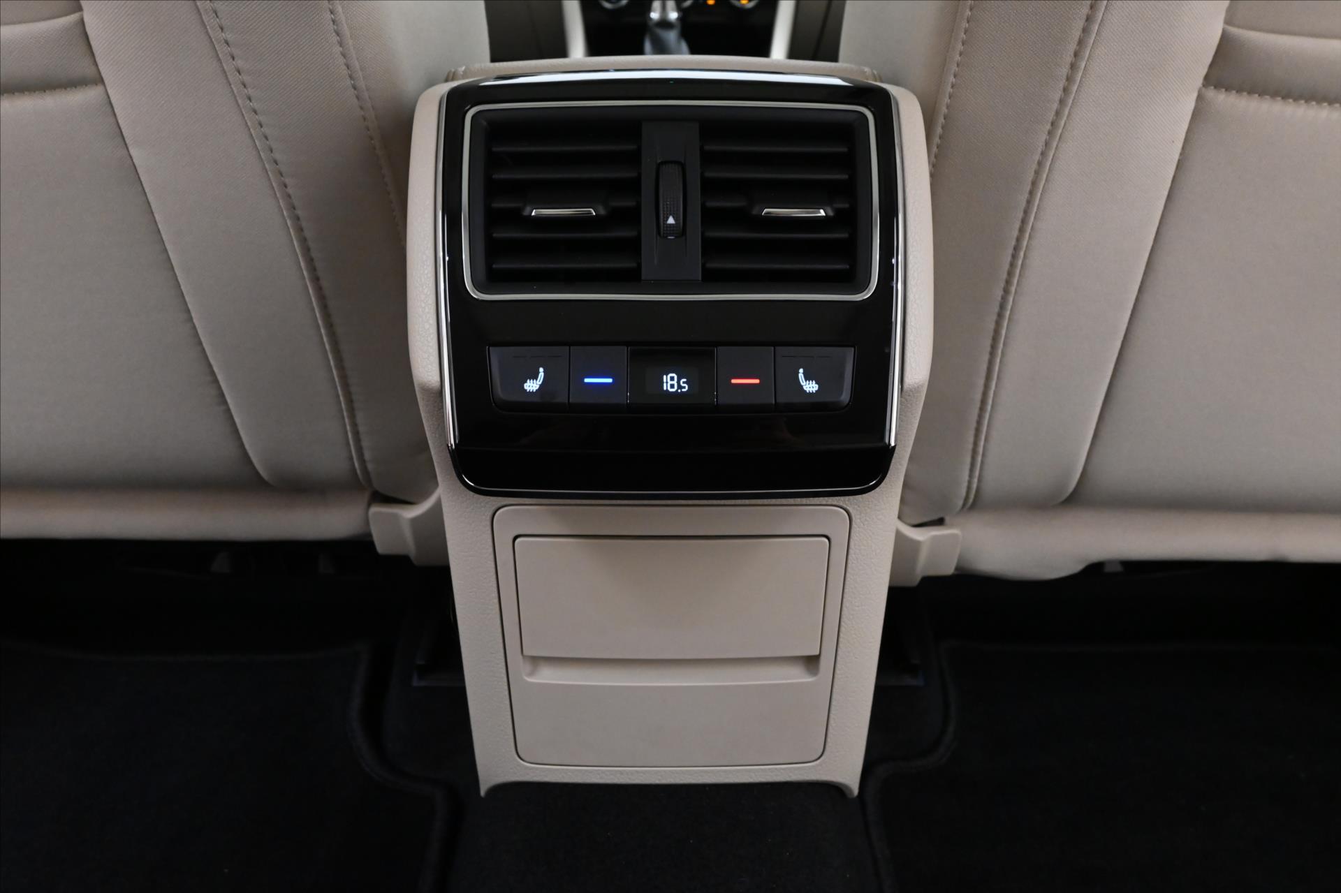 Hlavní fotografie vozu Škoda Superb 2,0 TDI 110kW Style DSG Záruka až 5 let (22)