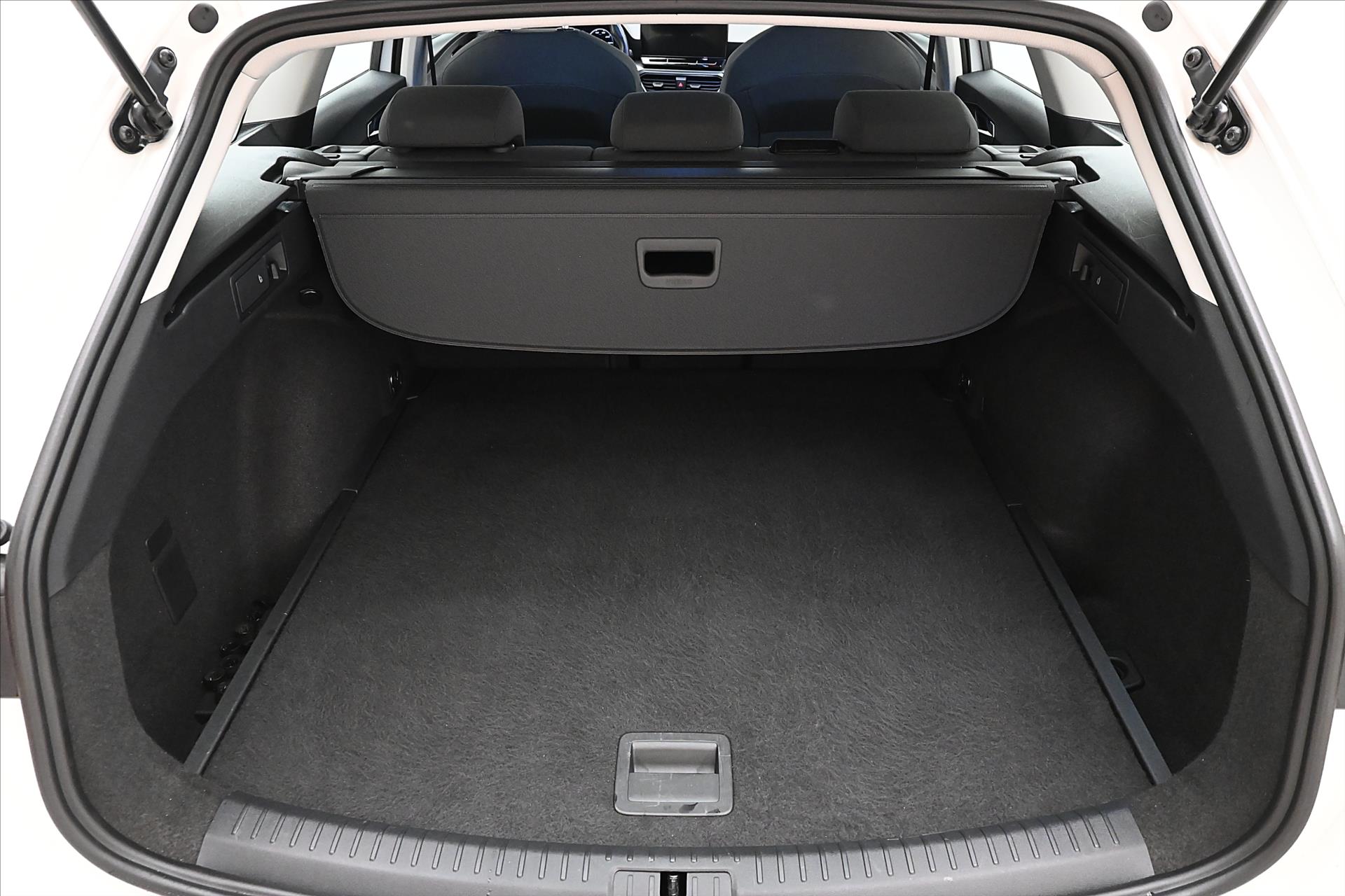 Hlavní fotografie vozu Seat Leon 2,0 TDI 110 kW DSG Style Záruka až 5 let (11)