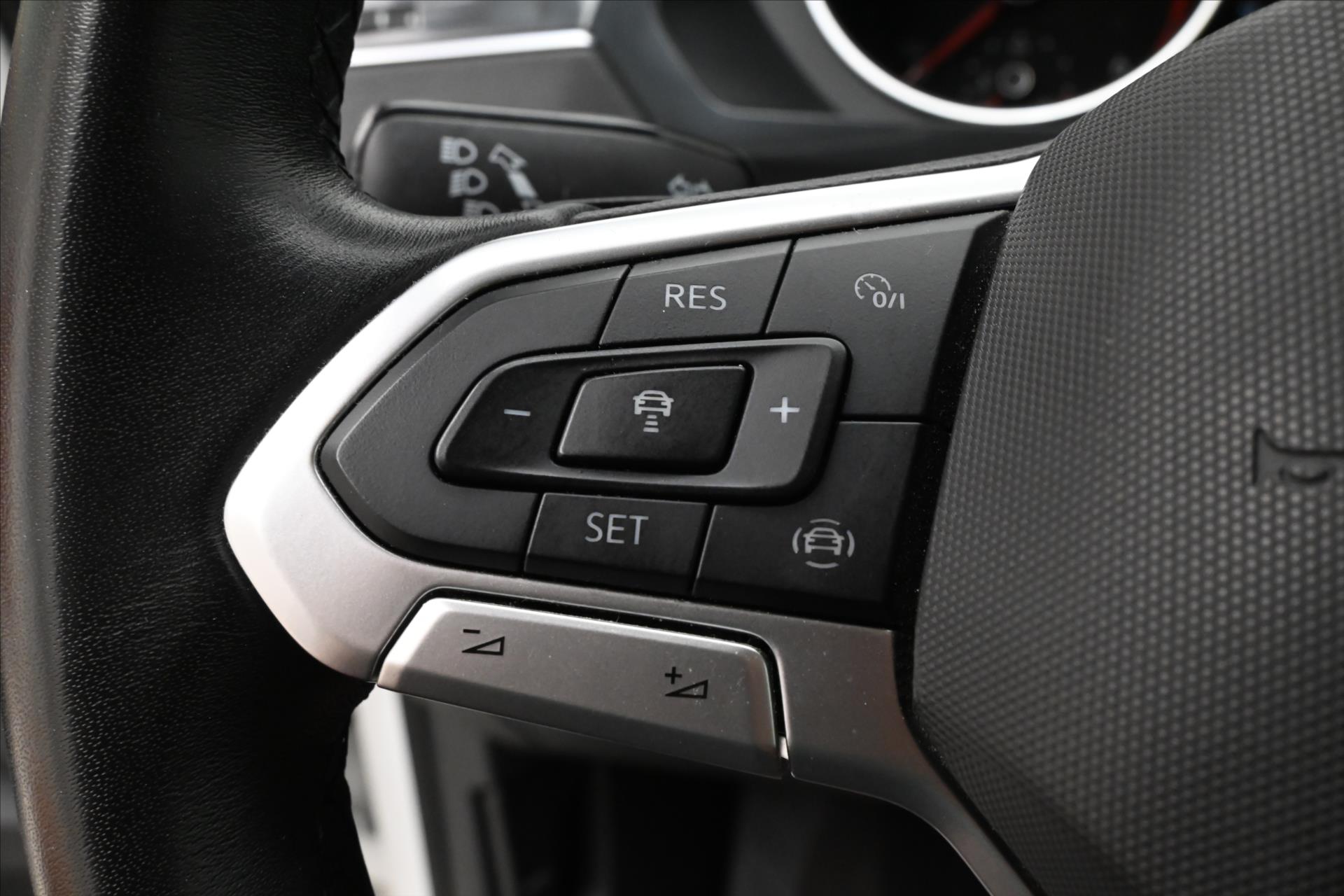 Hlavní fotografie vozu Volkswagen Tiguan 2,0 TDI 110 kW DSG Life Záruka až 5 let (24)