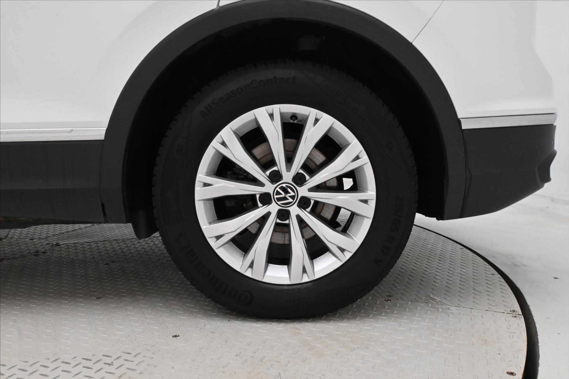 Hlavní fotografie vozu Volkswagen Tiguan 2,0 TDI 110 kW DSG Life Záruka až 5 let (31)
