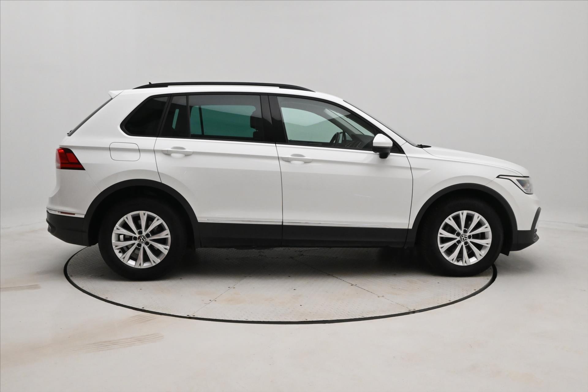 Hlavní fotografie vozu Volkswagen Tiguan 2,0 TDI 110 kW DSG Life Záruka až 5 let (4)