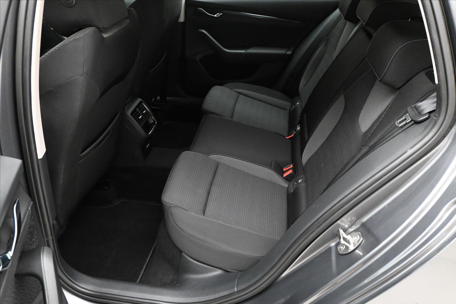 Main photo of the car Skoda Octavia 2.0 TDI 110 KW DSG EL.KUFR Warranty up to 5 years (14)