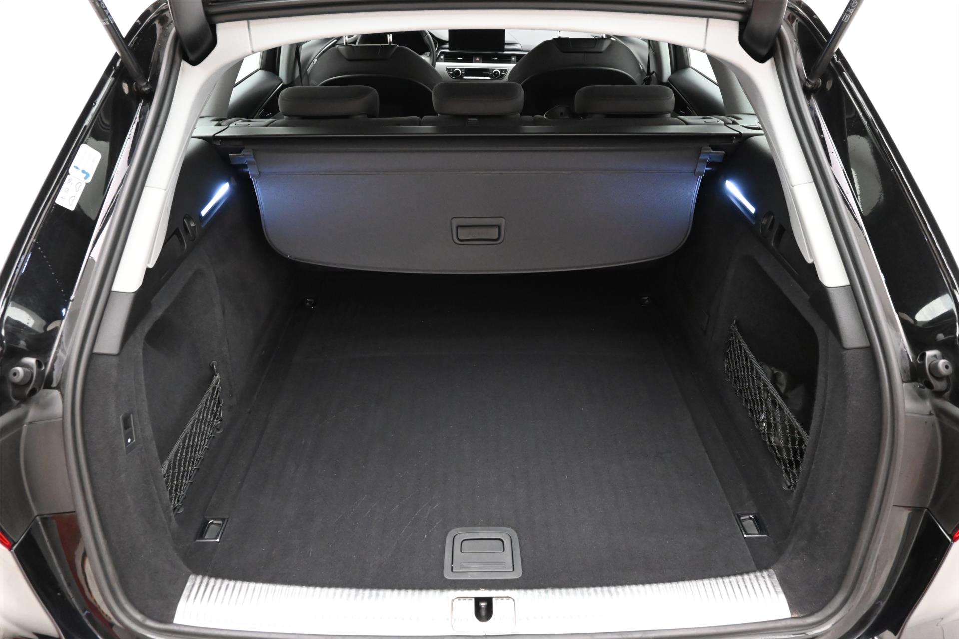 Hlavní fotografie vozu Audi A4 2,0 40TDI 150 kW S-Tronic Záruka až 5 let (10)