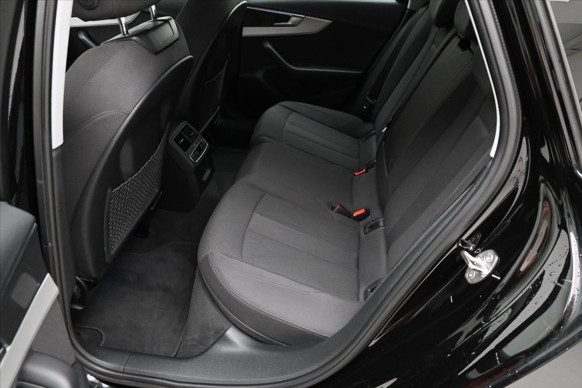 Hlavní fotografie vozu Audi A4 2,0 40TDI 150 kW S-Tronic Záruka až 5 let (14)