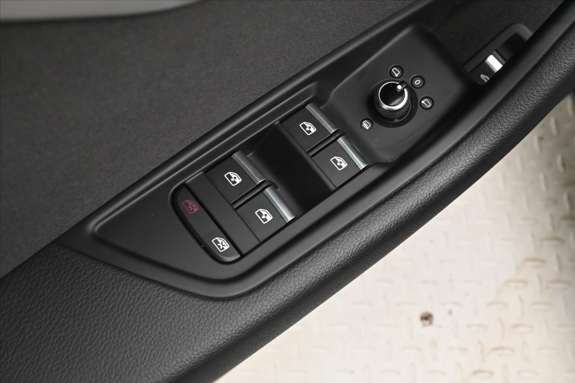 Hlavní fotografie vozu Audi A4 2,0 40TDI 150 kW S-Tronic Záruka až 5 let (27)