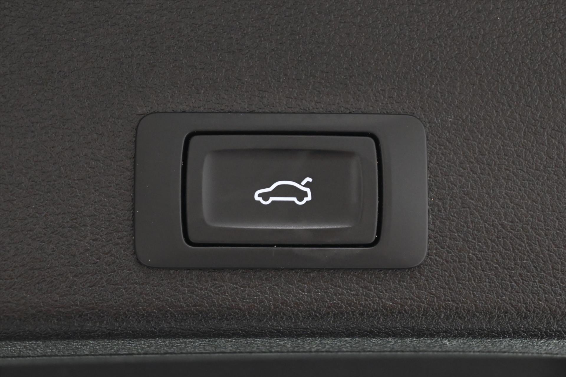 Hlavní fotografie vozu Audi A4 2,0 40TDI 150 kW S-Tronic Záruka až 5 let (30)