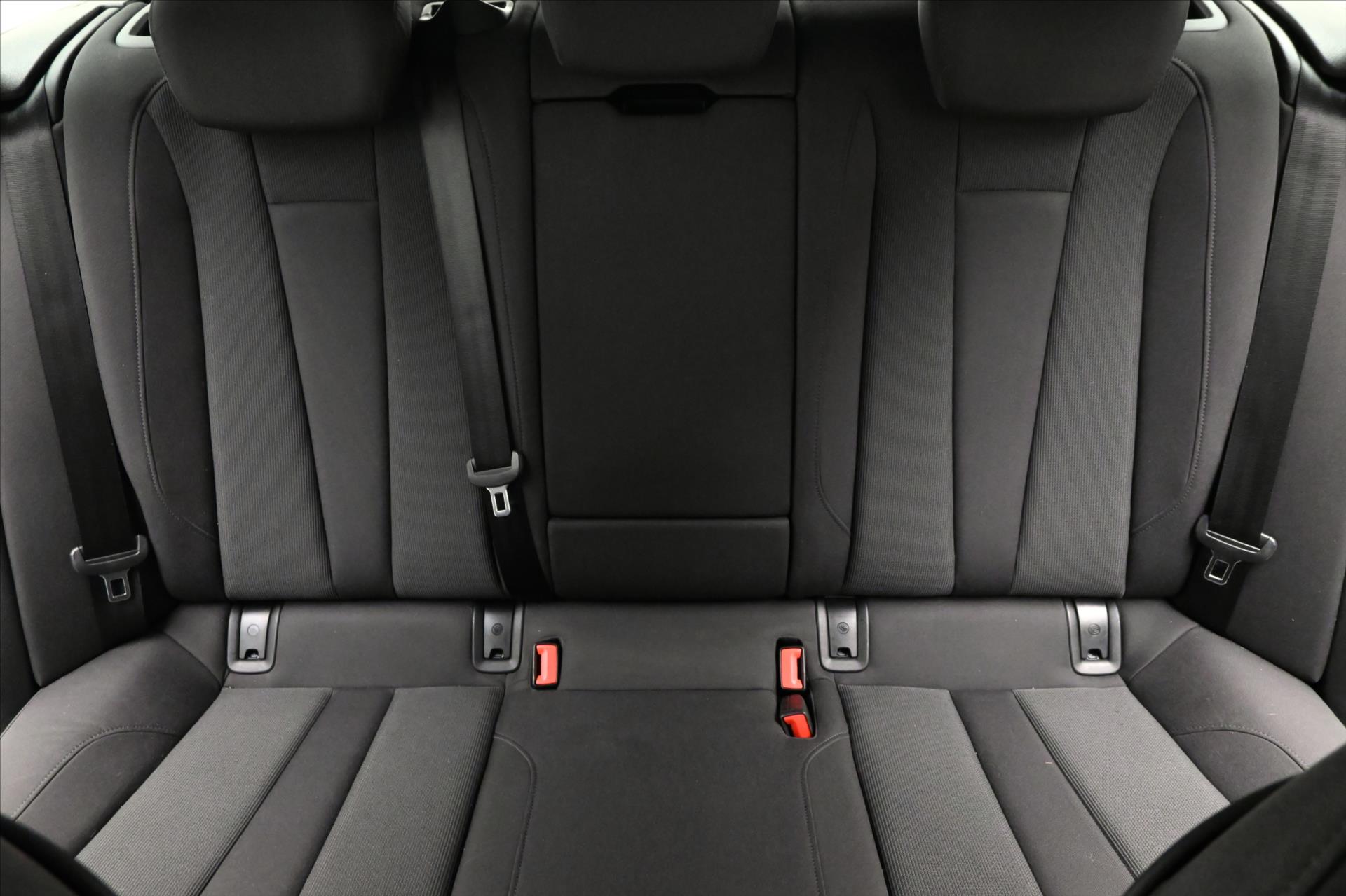 Hlavní fotografie vozu Audi A4 2,0 40TDI 150 kW S-Tronic Záruka až 5 let (31)