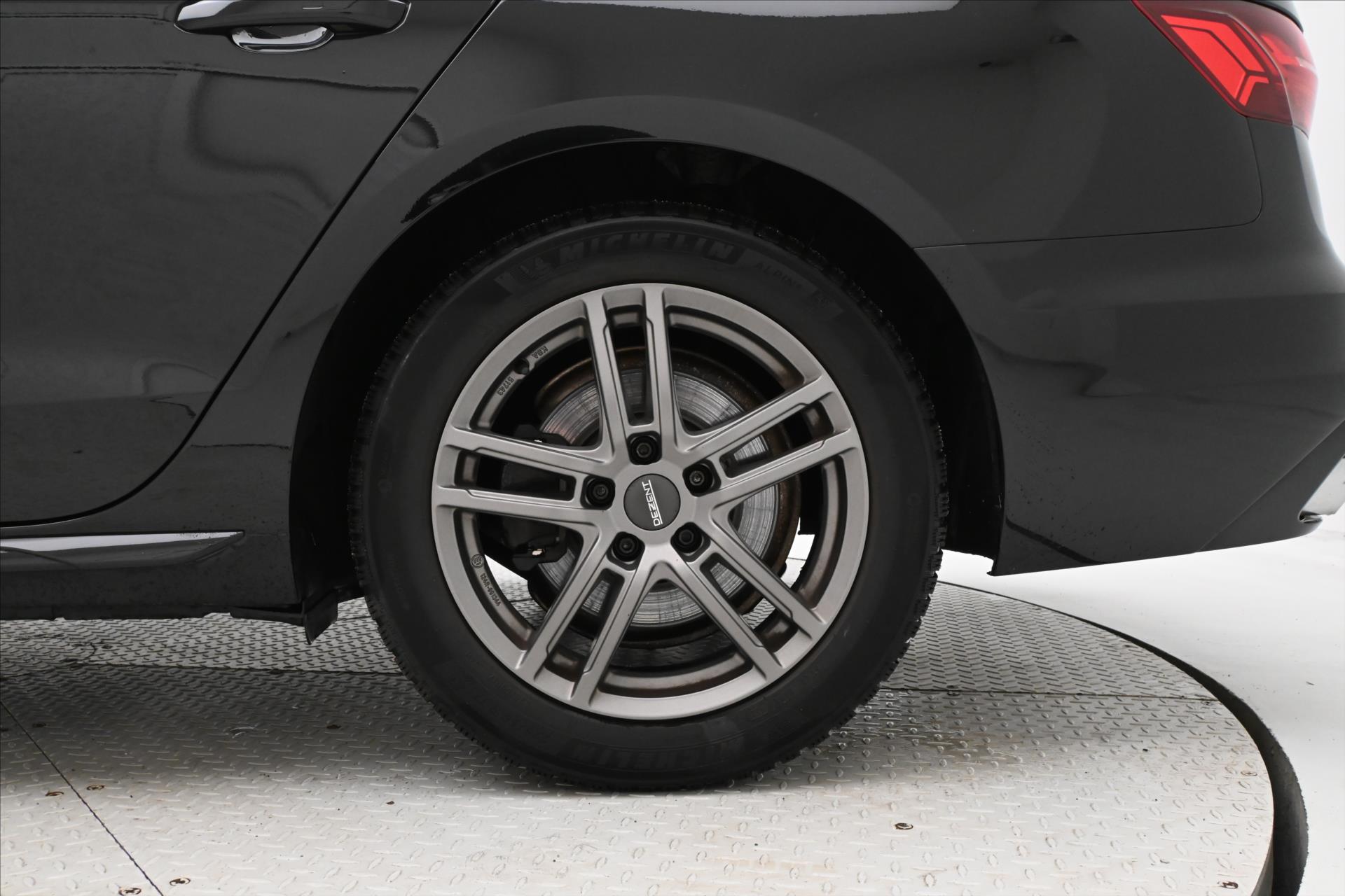 Hlavní fotografie vozu Audi A4 2,0 40TDI 150 kW S-Tronic Záruka až 5 let (34)