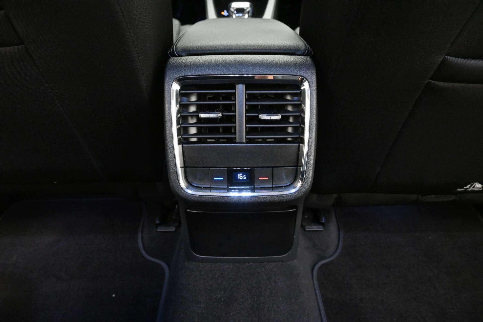 Hlavní fotografie vozu Škoda Octavia 2,0 TDI 110 kW DSG Style Záruka až 5 let (23)