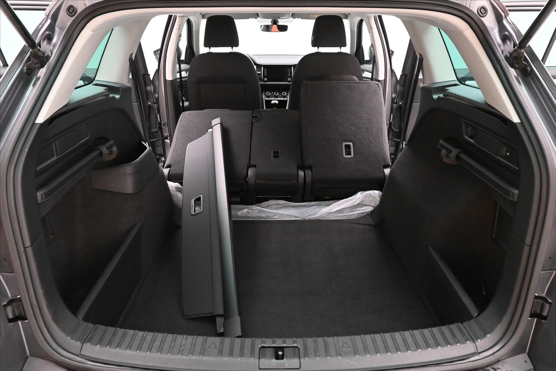 Main photo of the car Skoda Kodiaq 2,0 TDI 110 kW DSG TAŽNÉ ZAŘÍZENÍ Záruka až 5 let (11)