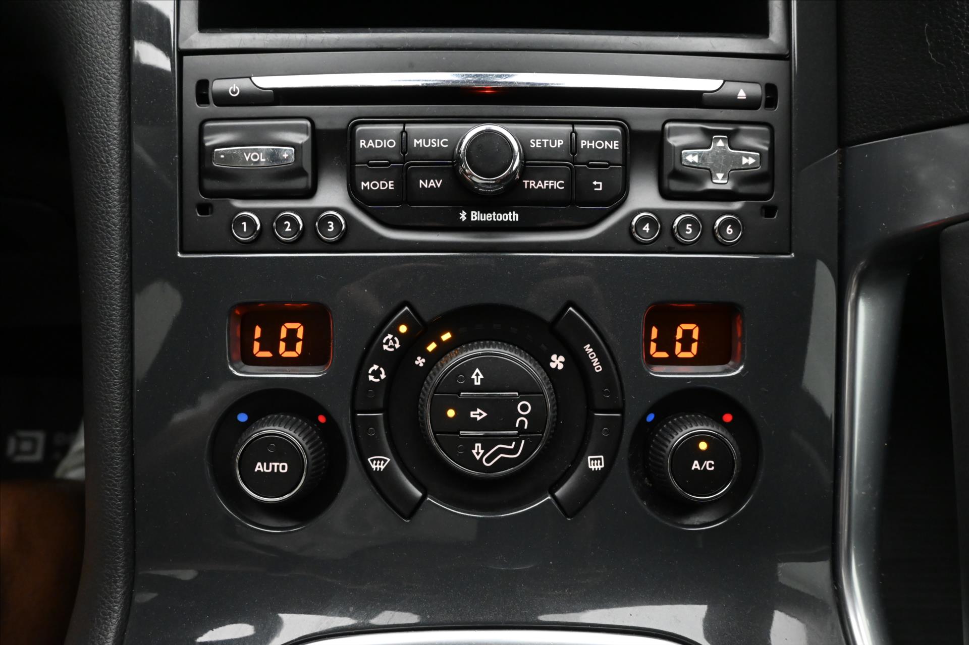 Main photo of the car Peugeot 3008 1.6 HDI 88 kW AT towable Warranty up to 5 years (20)