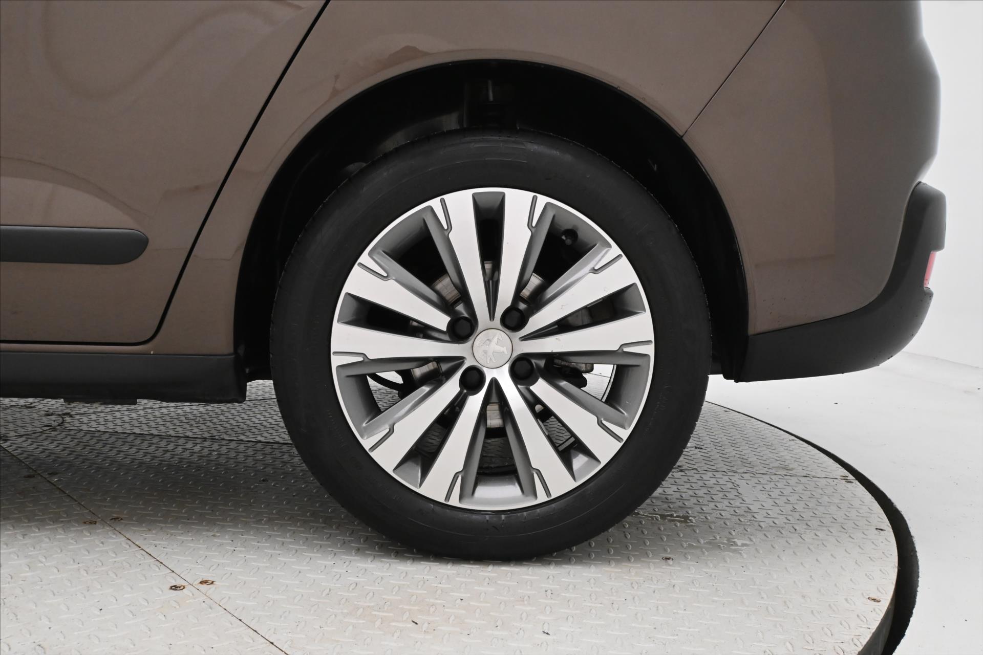 Main photo of the car Peugeot 3008 1.6 HDI 88 kW AT towable Warranty up to 5 years (30)