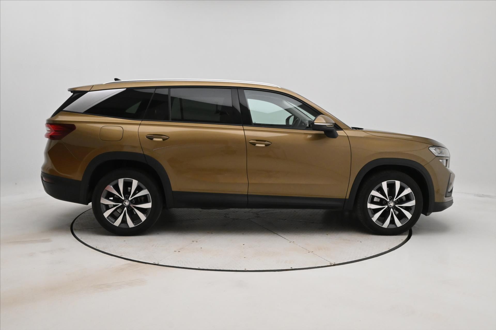 Hlavní fotografie vozu Škoda Kodiaq 2,0 TDI 110kW DSG Selection 7 míst Záruka až 5 let (4)