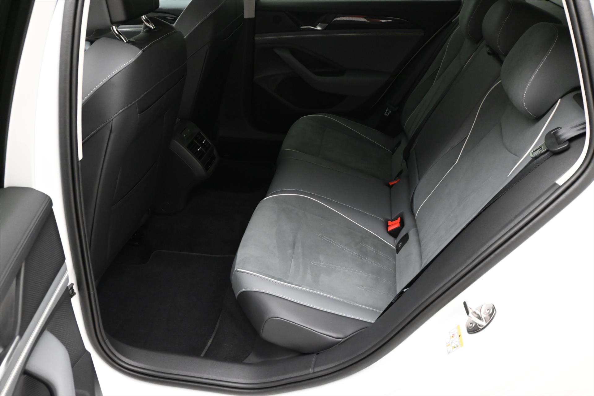 Main photo of the car Volkswagen Passat 2.0 TDI 110 kW DSG Business Warranty up to 5 years (14)
