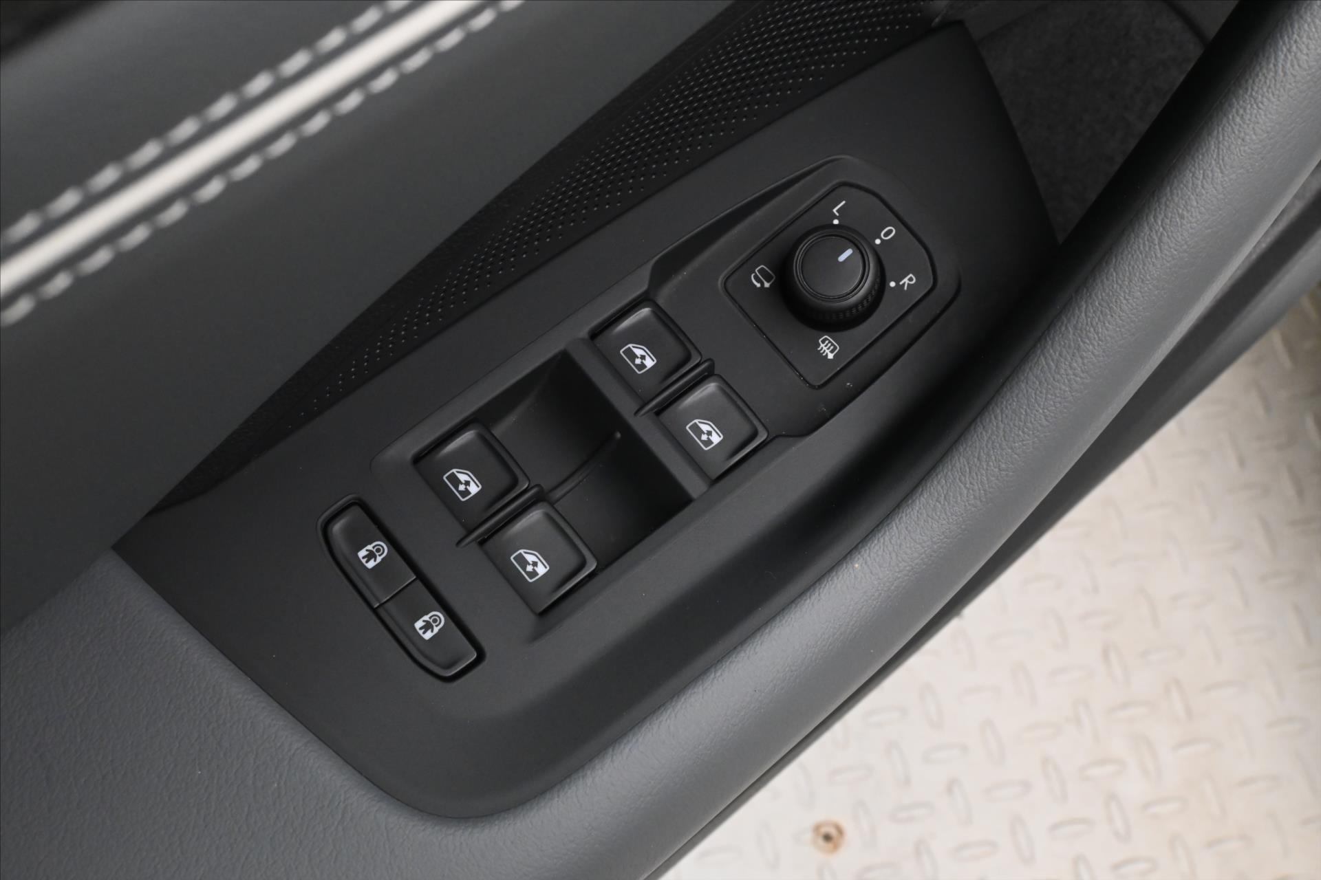 Main photo of the car Volkswagen Passat 2.0 TDI 110 kW DSG Business Warranty up to 5 years (27)