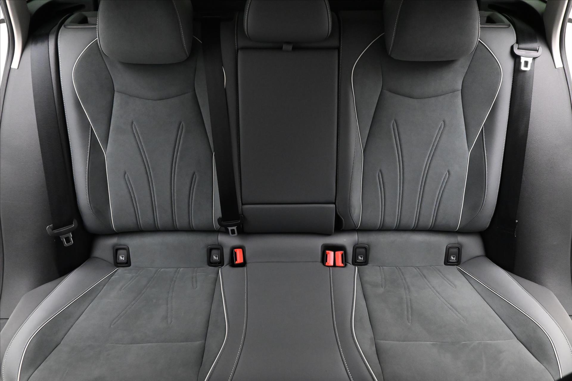Main photo of the car Volkswagen Passat 2.0 TDI 110 kW DSG Business Warranty up to 5 years (29)