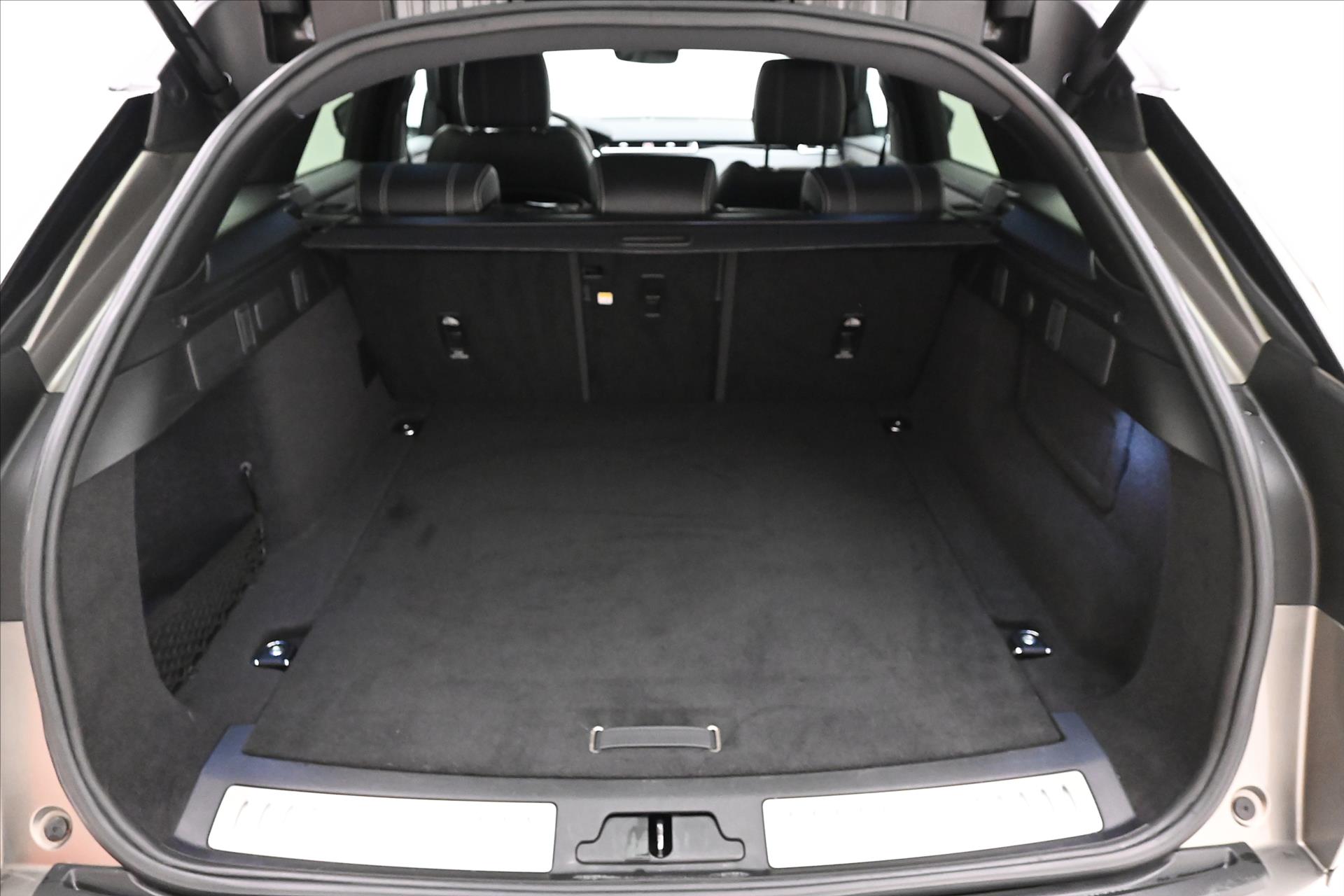 Main photo of the car Land Rover Range Rover Velar 2.0 D200 150 kW R-Dynamic AWD Warranty up to 5 years (11)