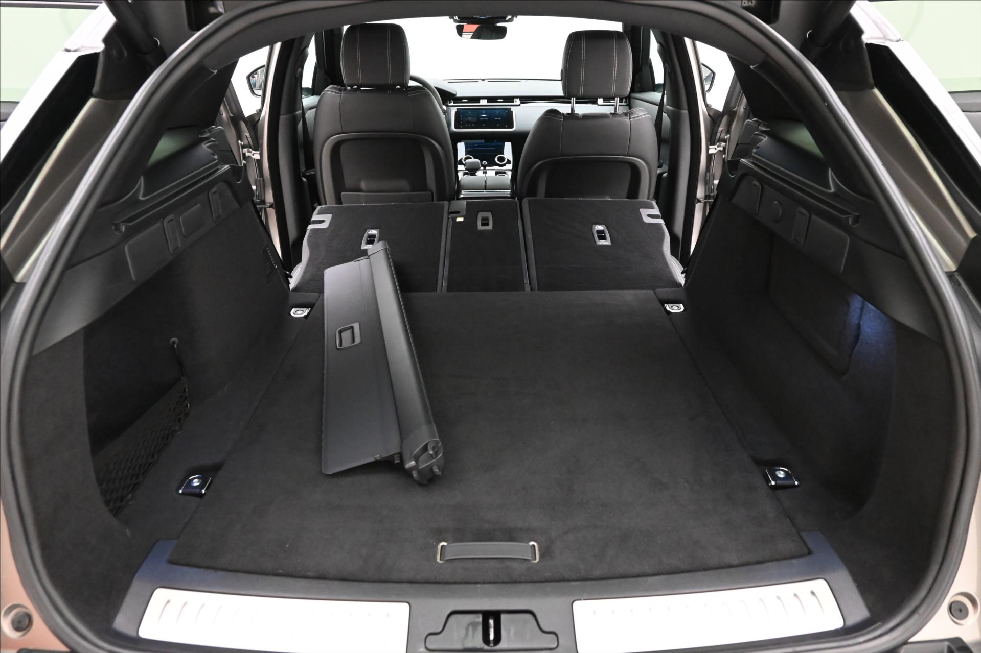 Main photo of the car Land Rover Range Rover Velar 2.0 D200 150 kW R-Dynamic AWD Warranty up to 5 years (12)