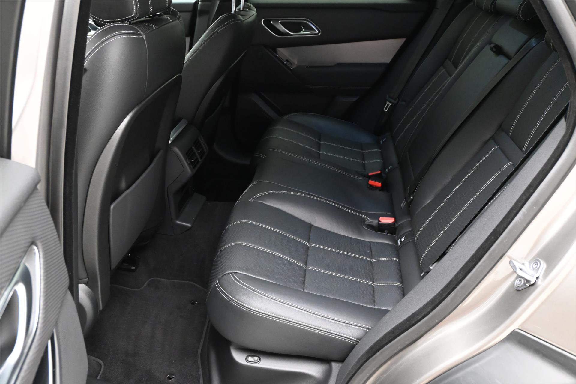 Hlavní fotografie vozu Land Rover Range Rover Velar 2,0 D200 150 kW R-Dynamic AWD Záruka až 5 let (14)