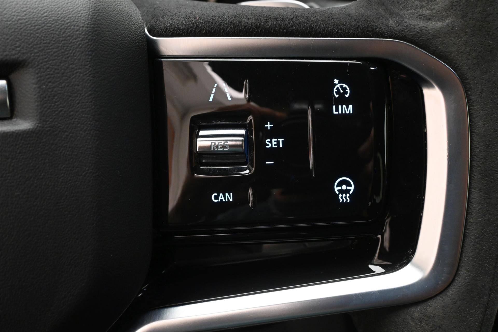 Main photo of the car Land Rover Range Rover Velar 2.0 D200 150 kW R-Dynamic AWD Warranty up to 5 years (23)